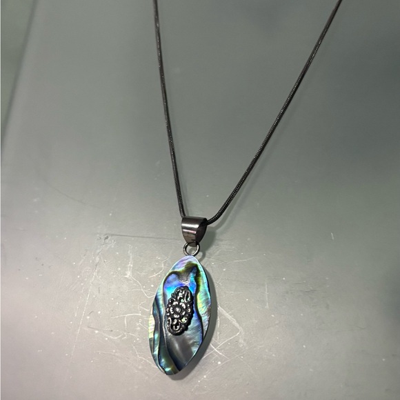 Jewelry - Elegant Abalone Shell Pendant Necklace